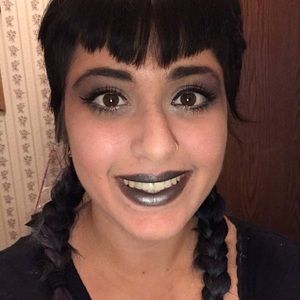 Meet your Posher, Noelle